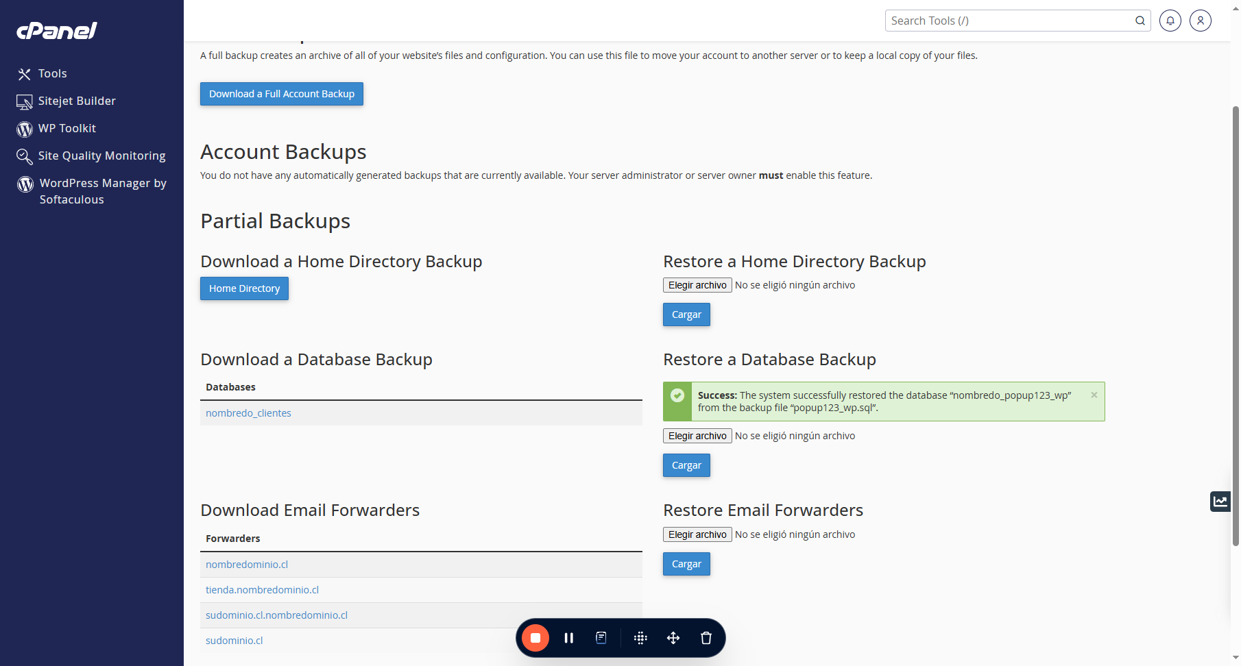 El mensaje en verde indica que ya se subió el archivo. 

Si el archivo sql que subiste, es del mismo nombre de una base de datos que ya existía en cPanel, se sobrescribirá eliminando información existente para reemplazarla por lo que traiga el archivo.



Si no coinciden los nombres, se creará una base de datos nueva, te recomendamos confirmar esto en el siguiente paso.